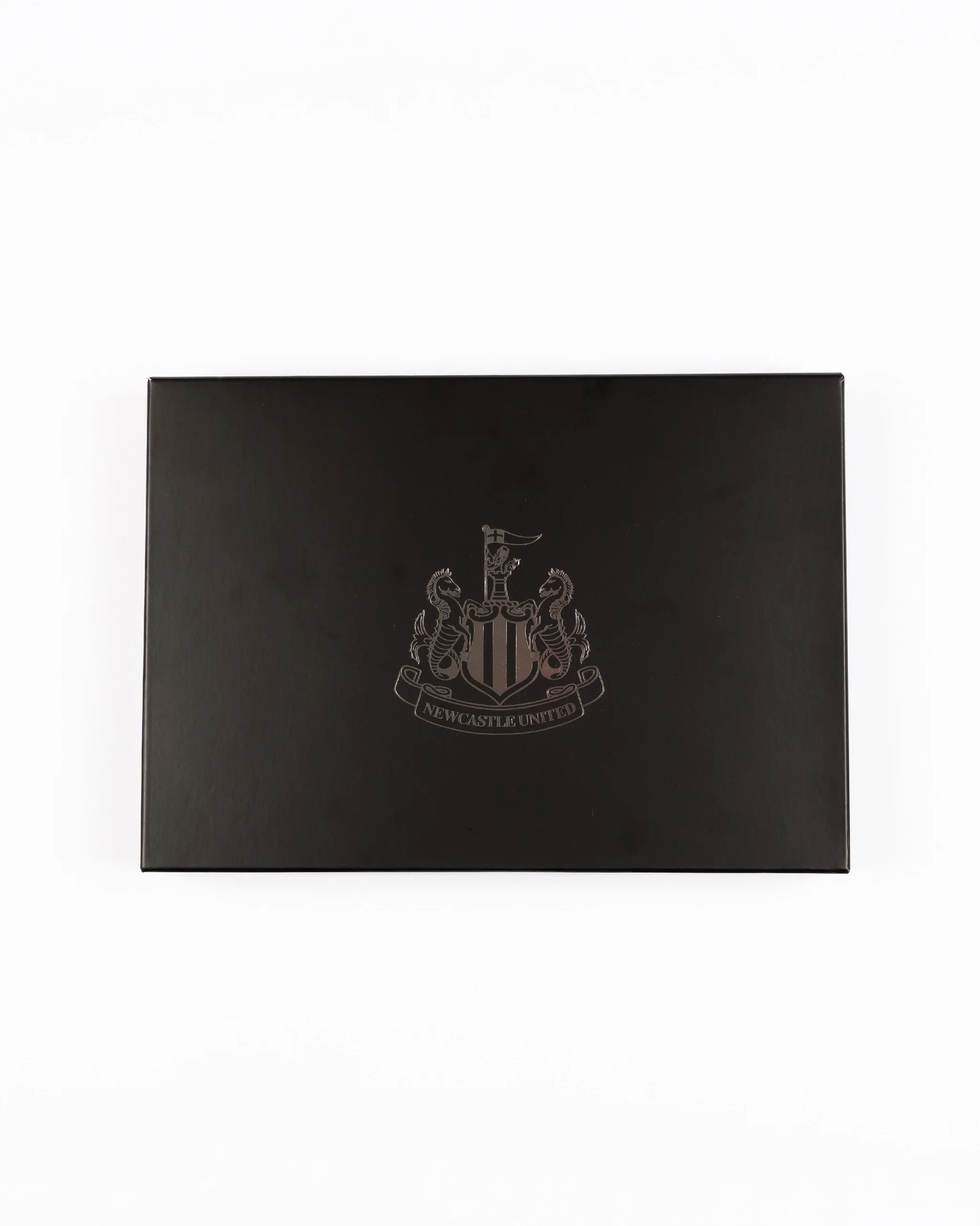 Newcastle United 24/25 Carabao Cup Winners - Squad Signed Shirt - Image 3