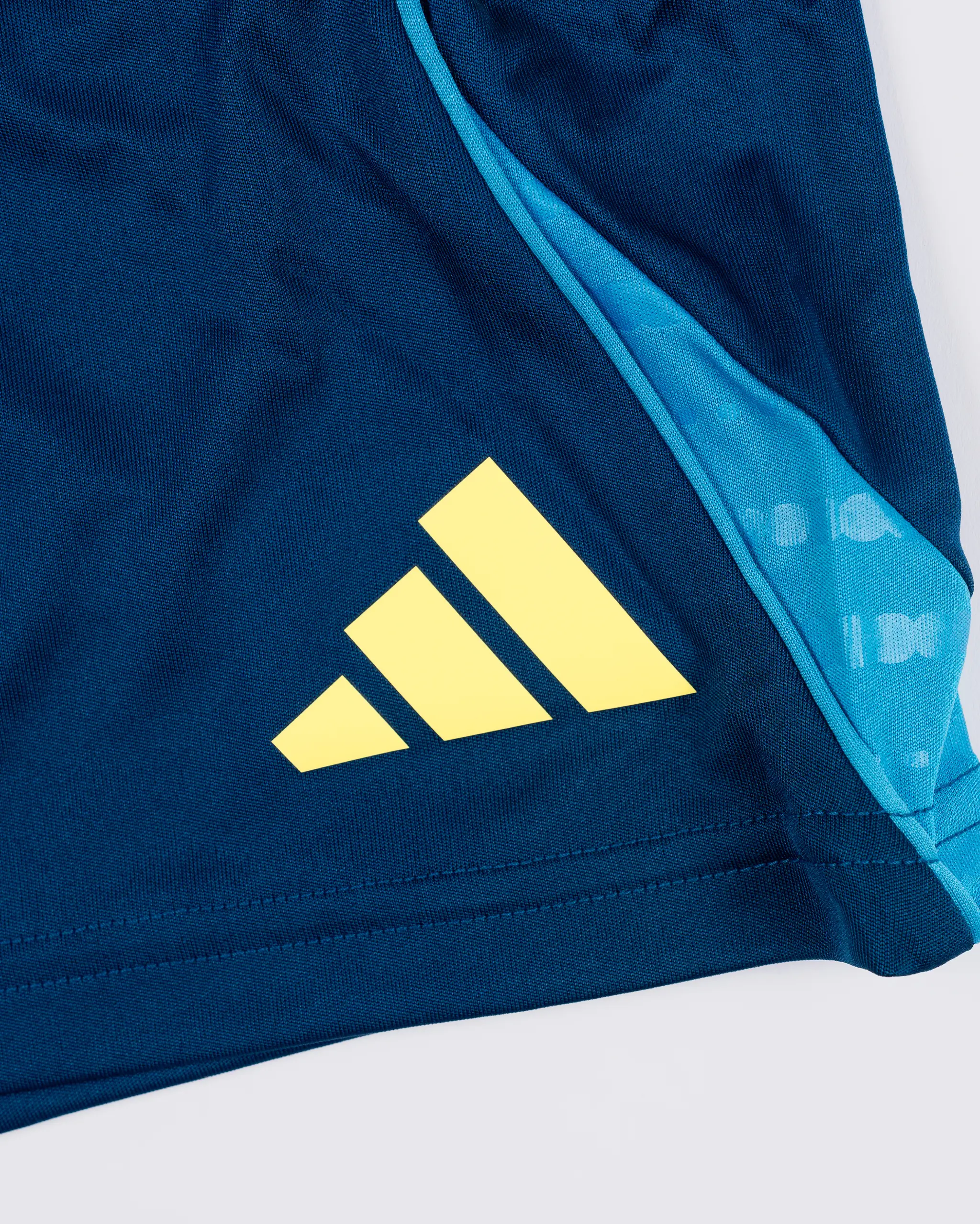 Newcastle United adidas 25/26 Coach's Range Kids' Training Shorts - Image 5