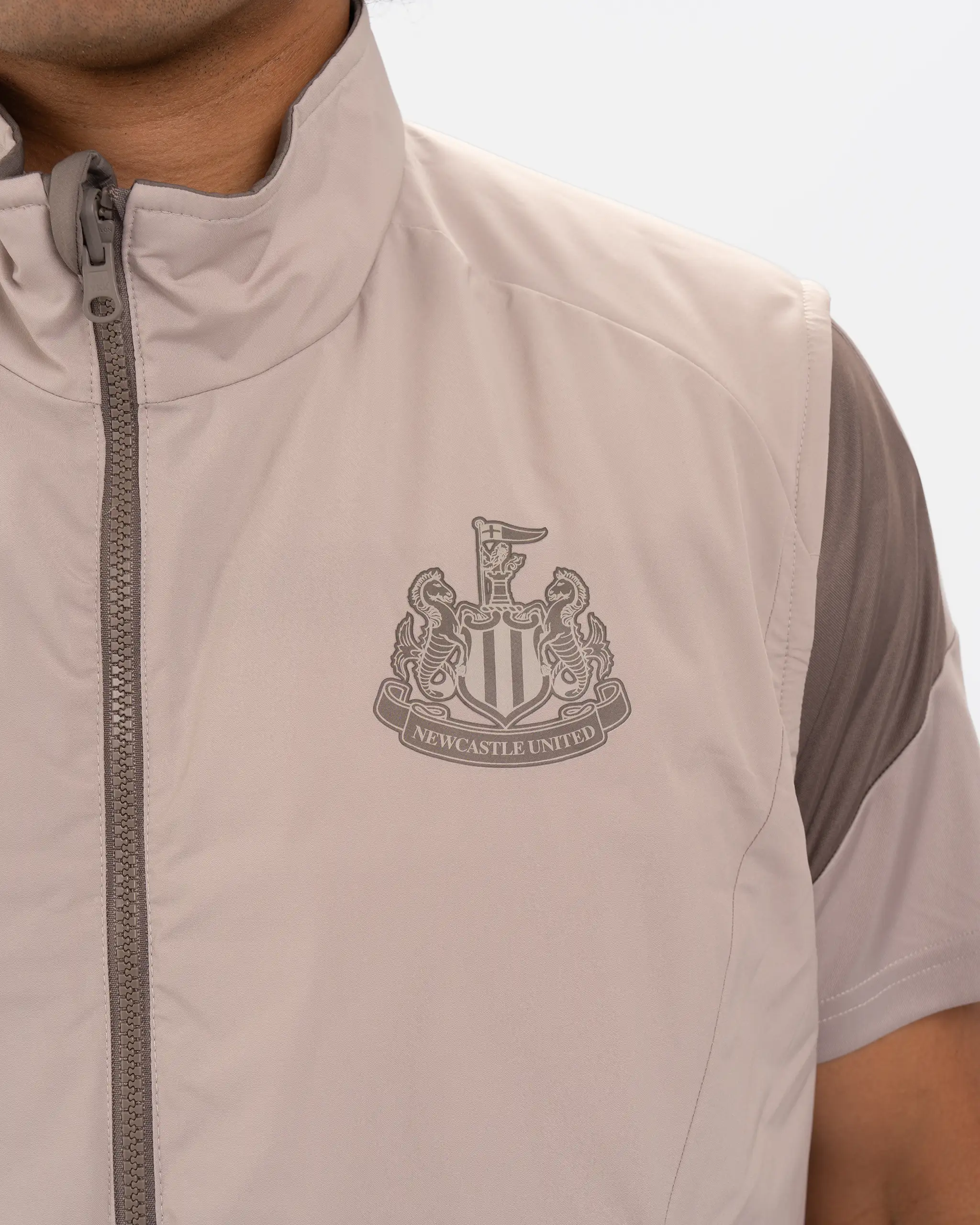 Newcastle United adidas 26/27 Coach's Range Reversible Beige Gilet - Image 8