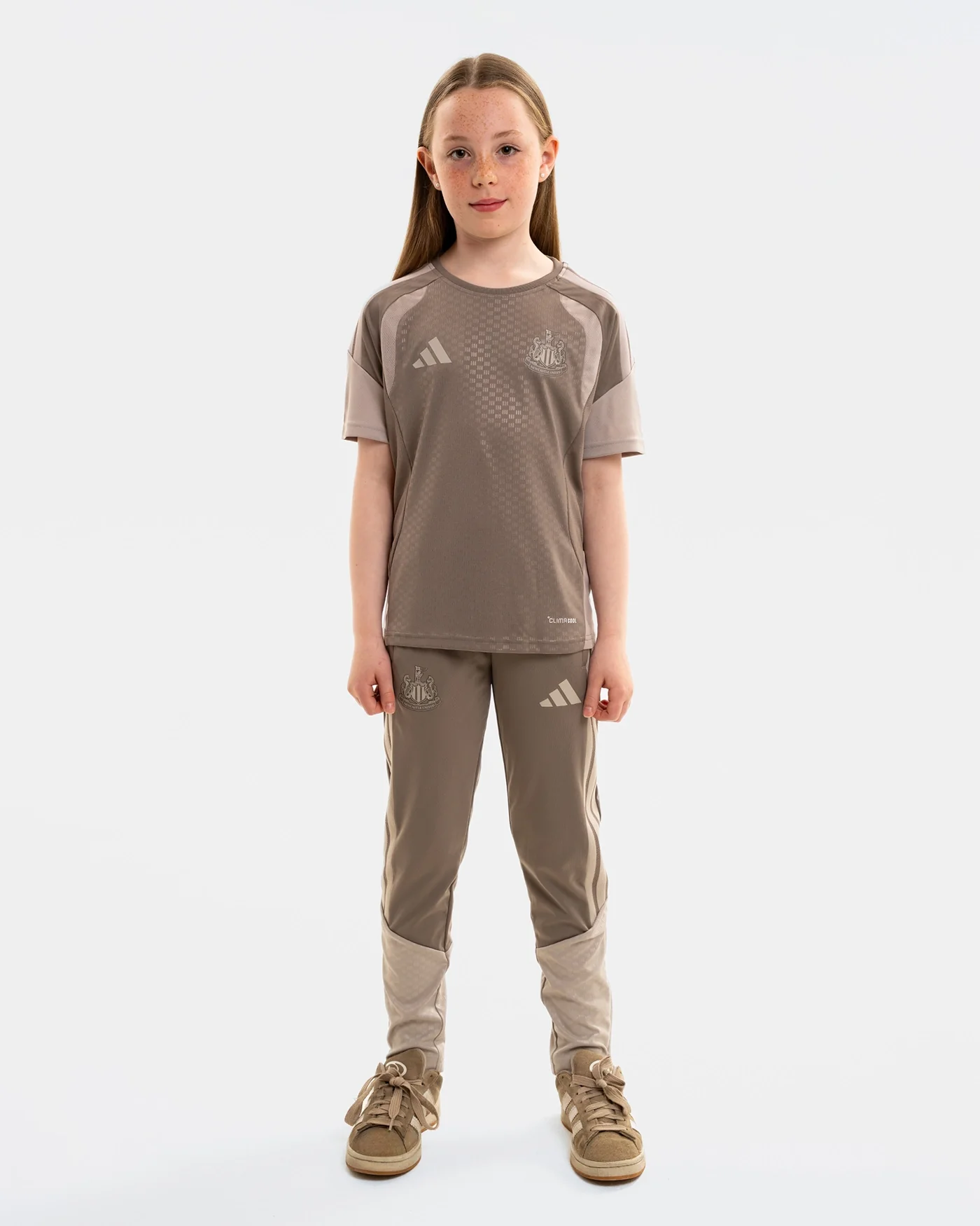 Newcastle United adidas Kids' 26/27 Coach's Range Beige Trackpants