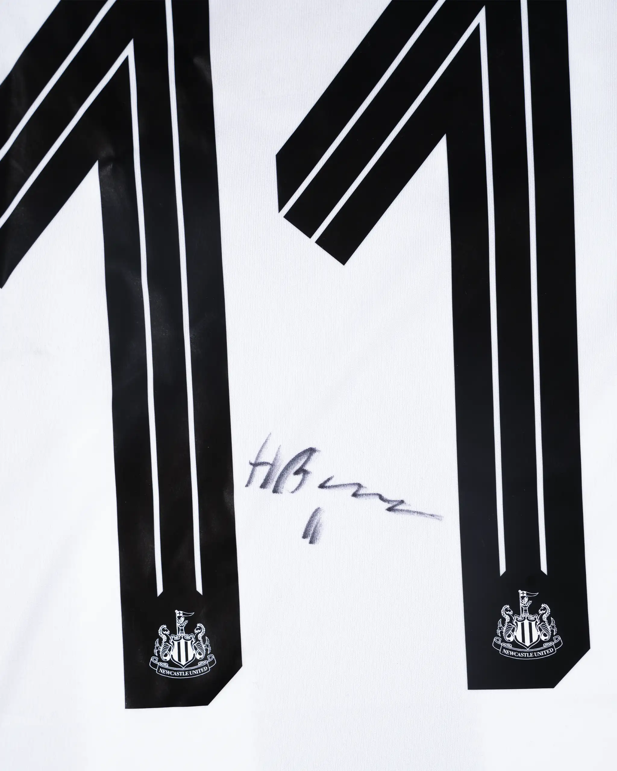 Newcastle United BARNES 25/26 Boxed Home Signed Shirt - Image 7