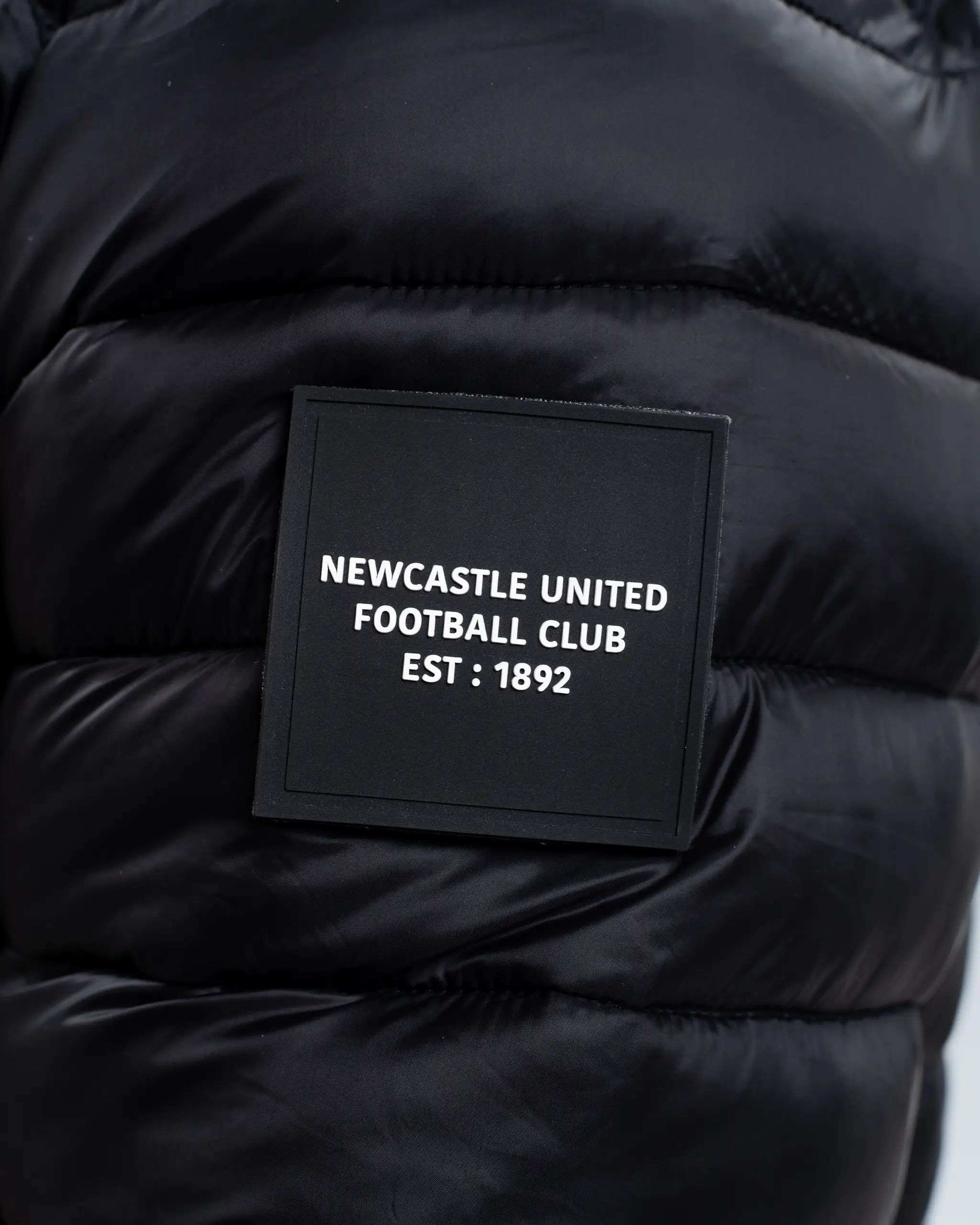 Newcastle United Black Puffer Jacket - Image 5