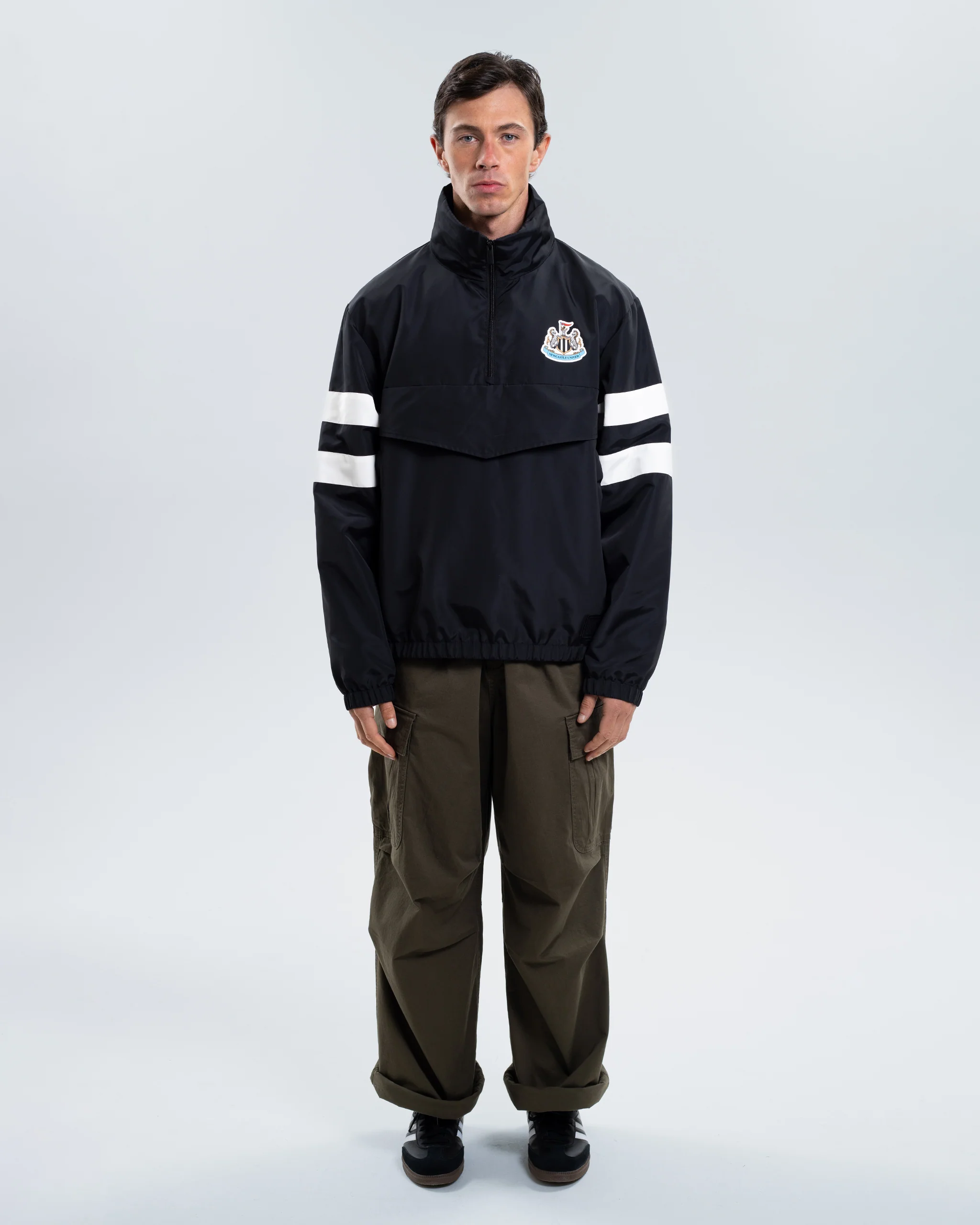 Newcastle United Black Quarter Zip Cagoule - Image 9