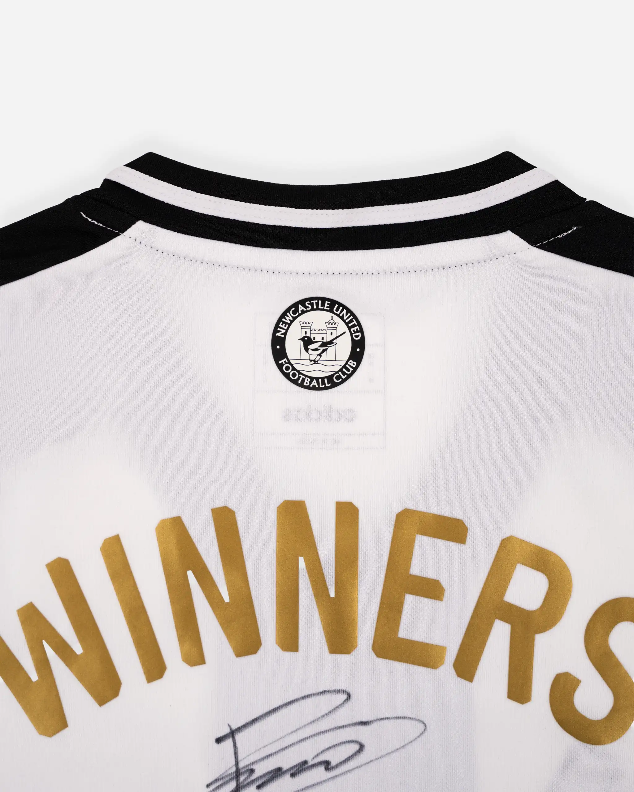 Newcastle United BRUNO G. 24/25 Boxed Signed Carabao Cup Winners Shirt - Image 4