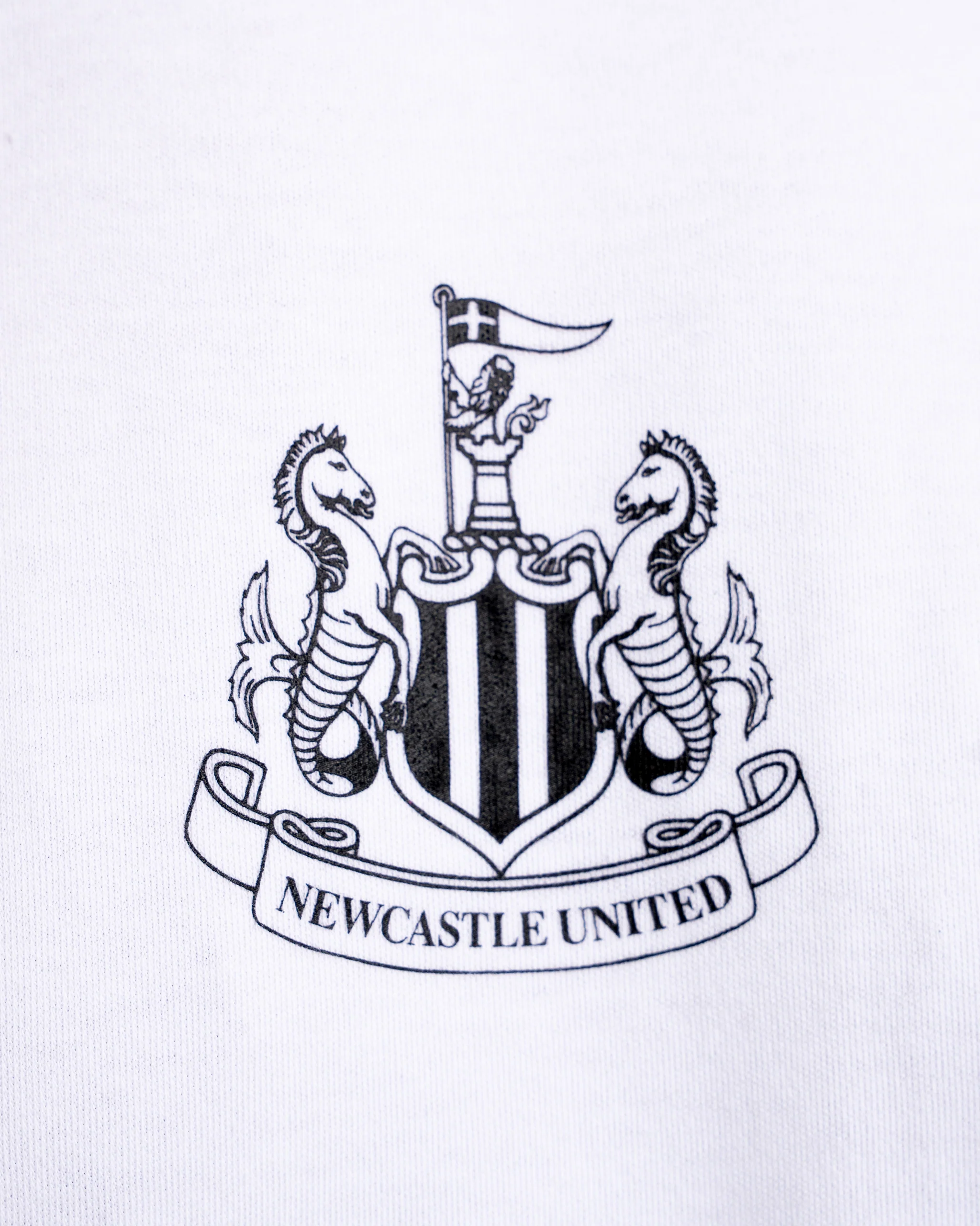 Newcastle United Men's Black & White Crest Short Sleeved Pyjama Set - Image 8