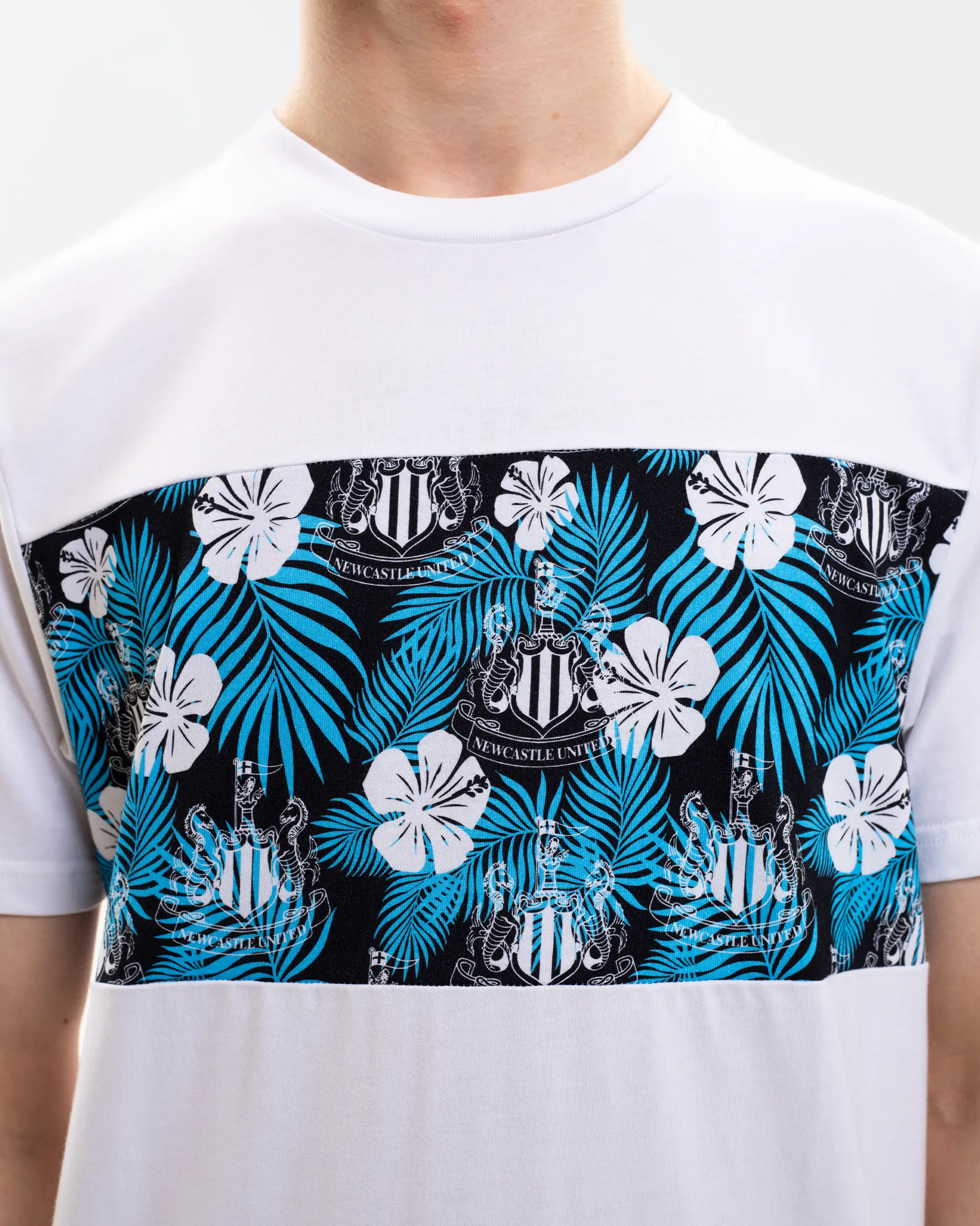 Newcastle United Men's White & Blue Holiday T-Shirt - Image 3