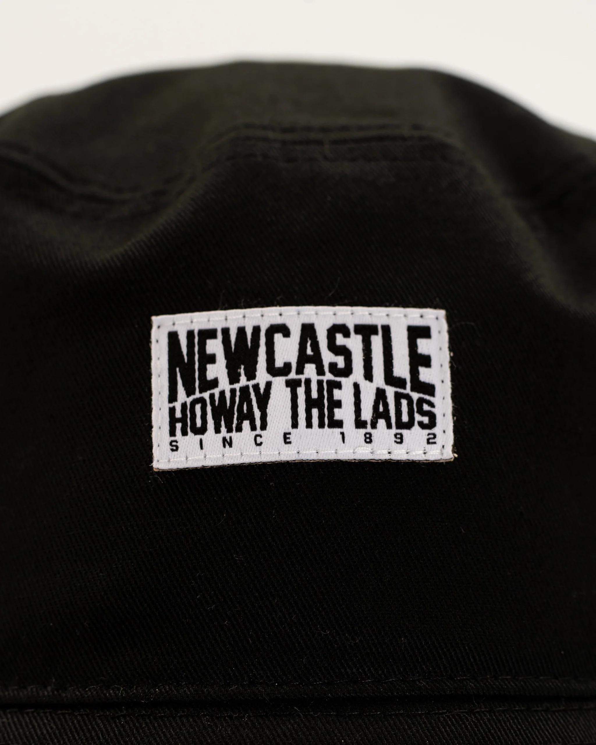 Newcastle United New Era Howay The Lads Black Bucket Hat - Image 5