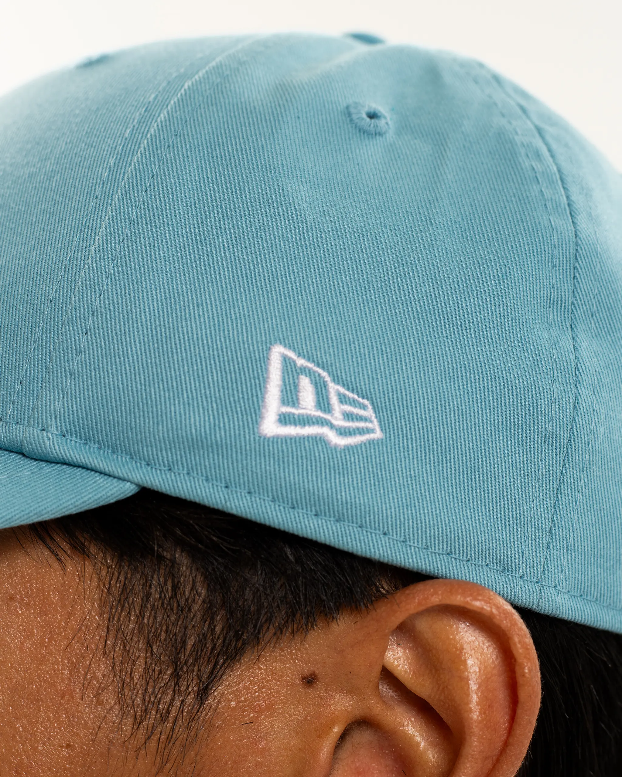 Newcastle United New Era Magpie Retro Crest Blue 9FORTY Cap - Image 3