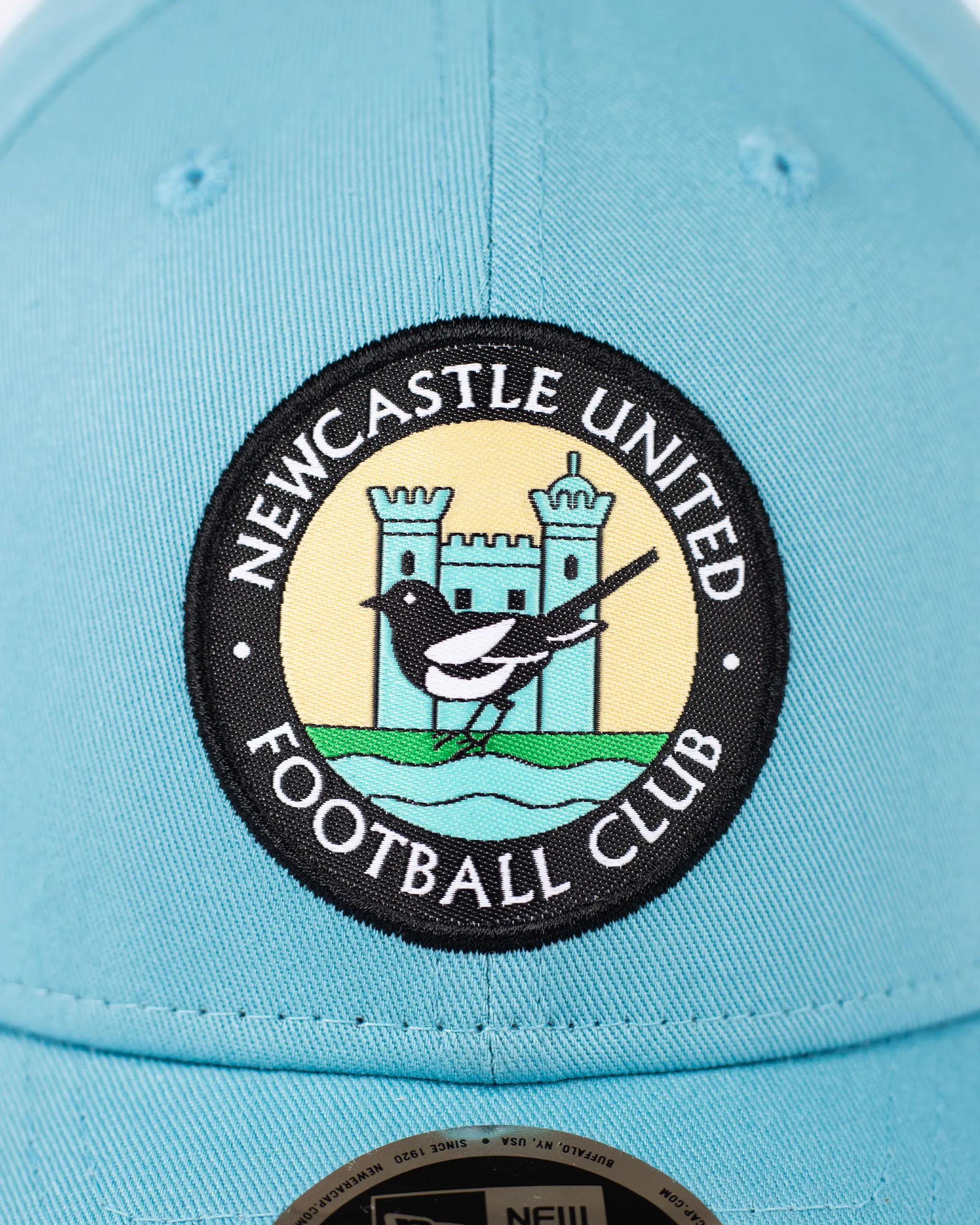 Newcastle United New Era Magpie Retro Crest Blue 9FORTY Cap - Image 5