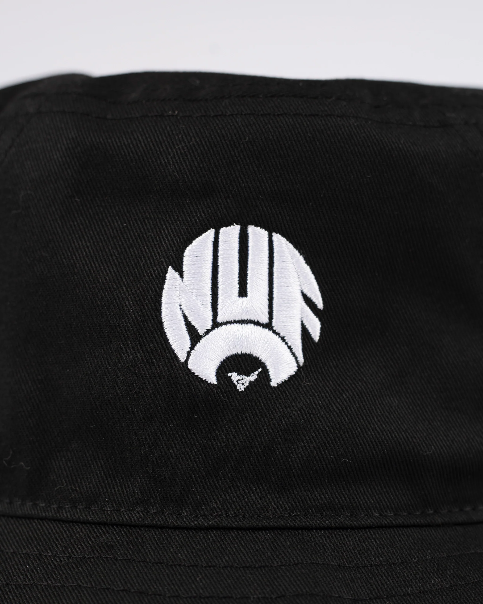 Newcastle United New Era Retro Crest Black Drawstring Bucket Hat - Image 7