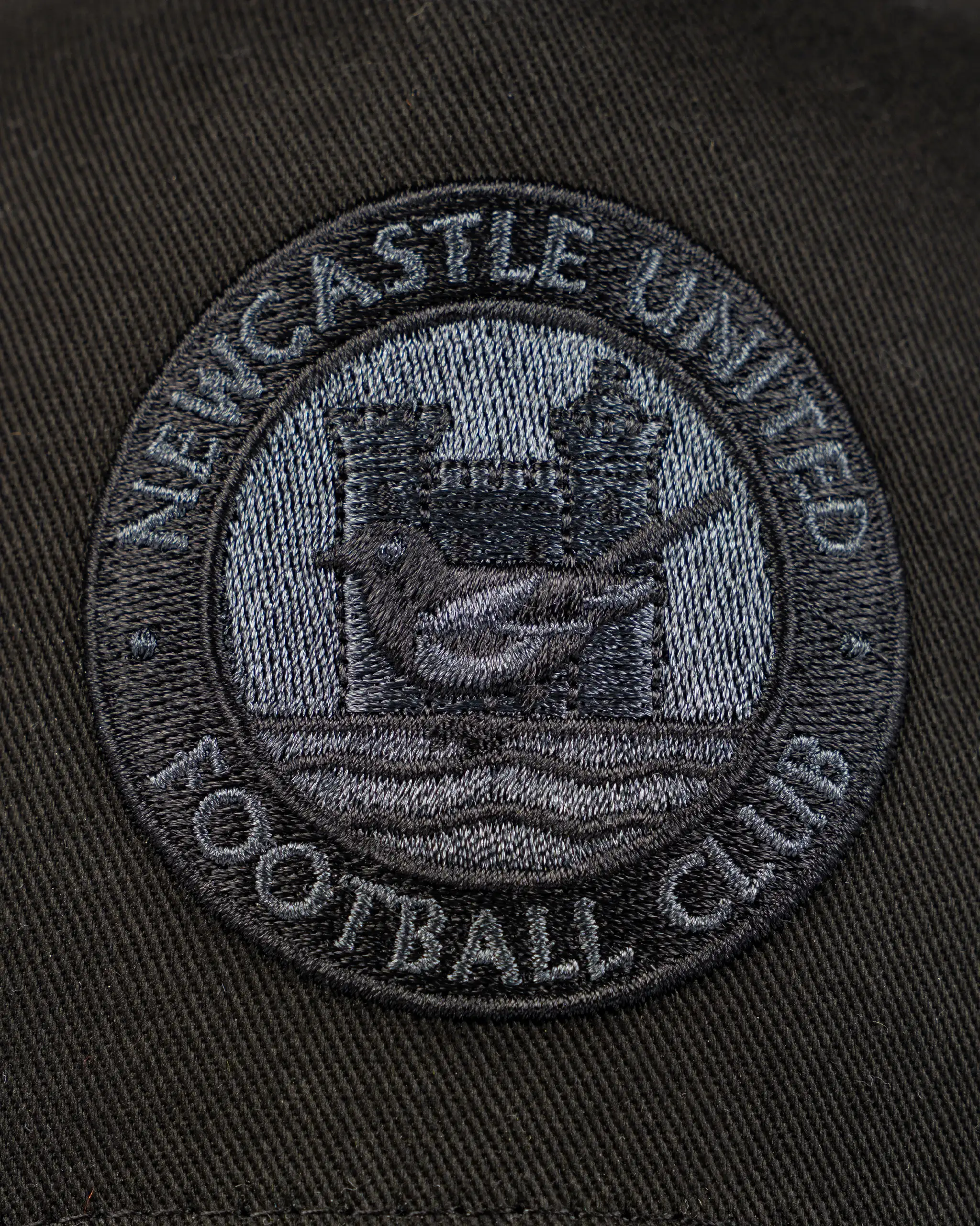 Newcastle United New Era Script Visor Black 9FORTY Adjustable Cap - Image 2