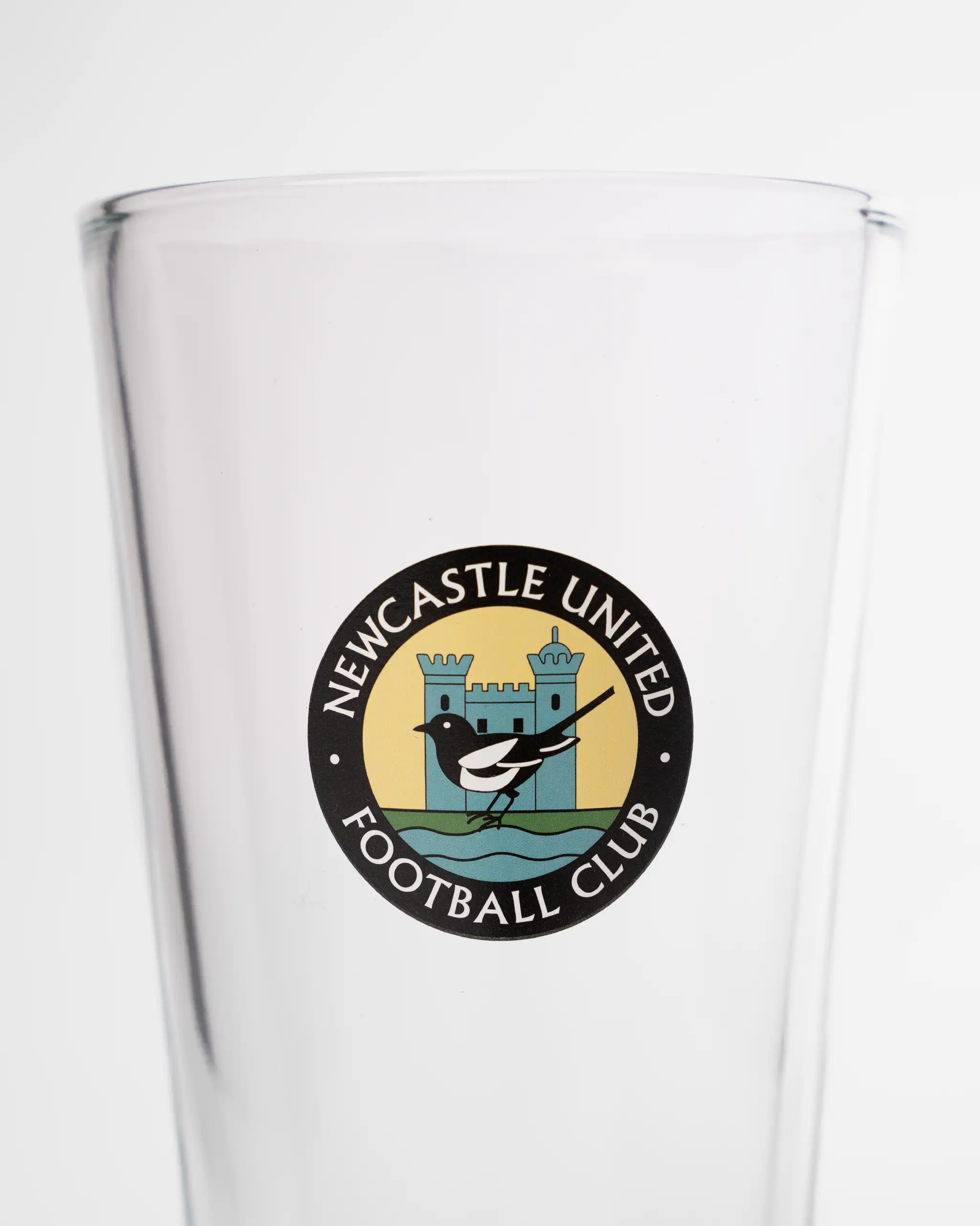 Newcastle United Retro Crest Pint Glass - Image 3