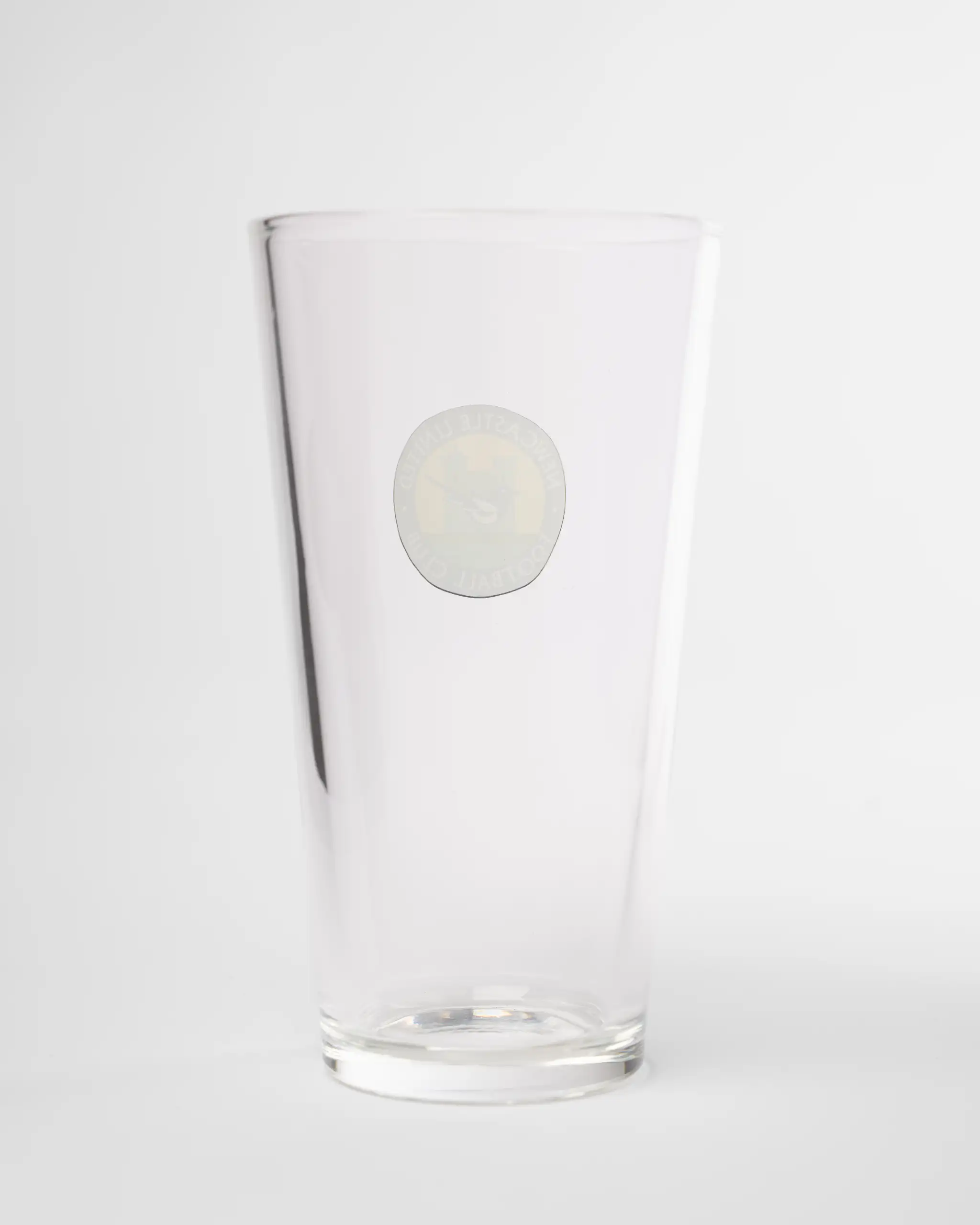 Newcastle United Retro Crest Pint Glass - Image 4