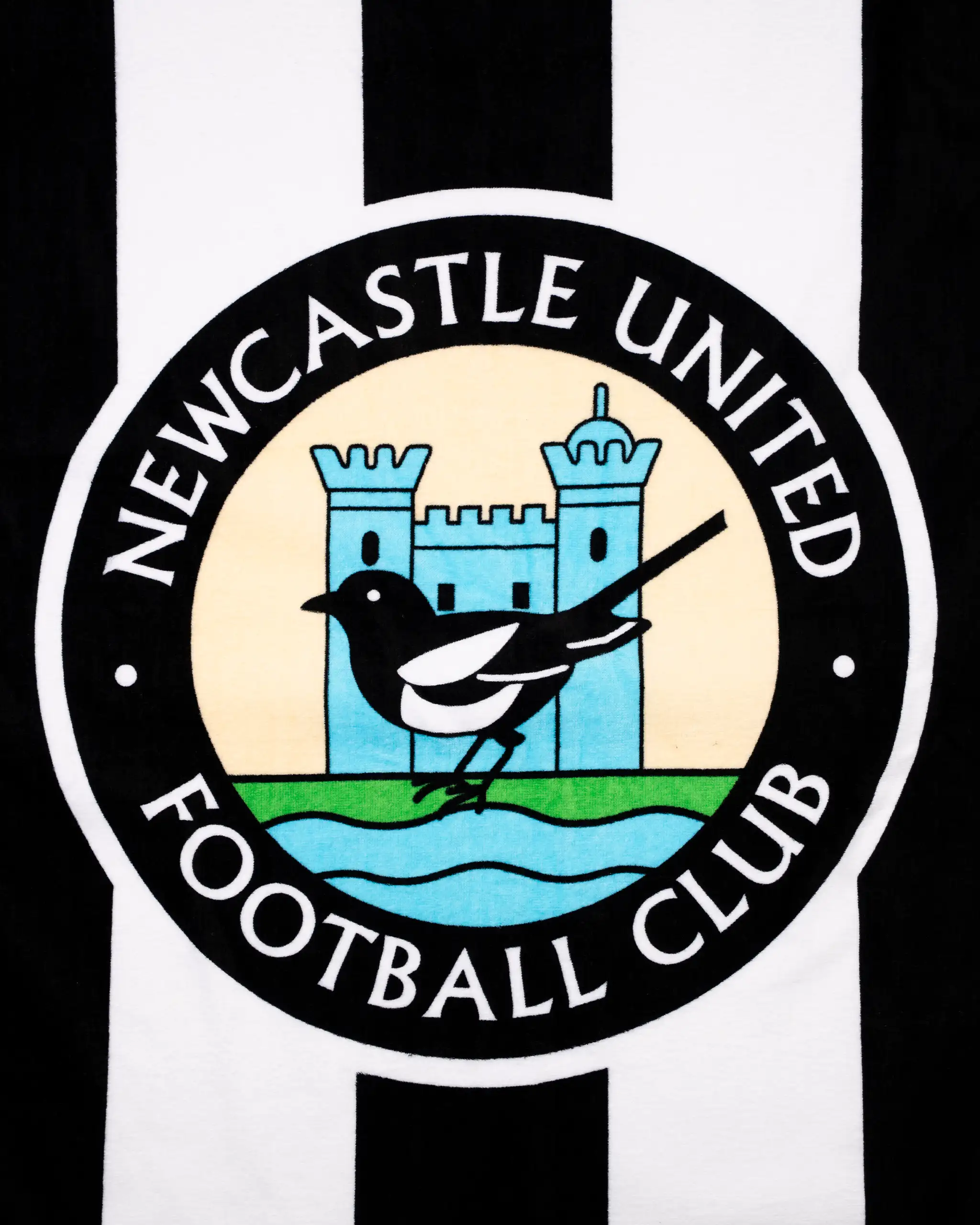 Newcastle United Retro Crest Towel - Image 2