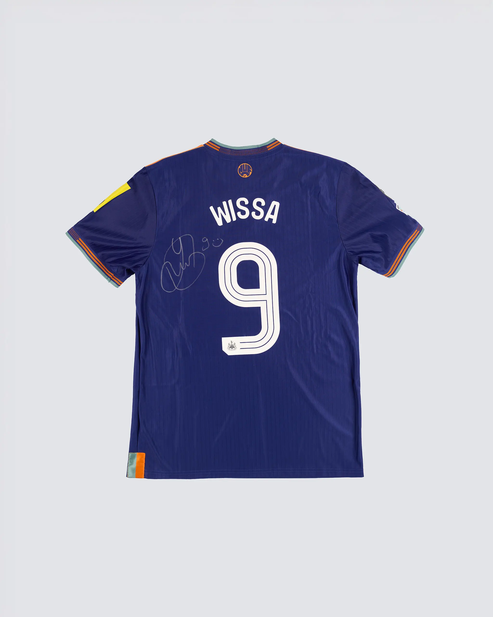 Newcastle United WISSA 25/26 Boxed Signed Third Shirt - Image 2