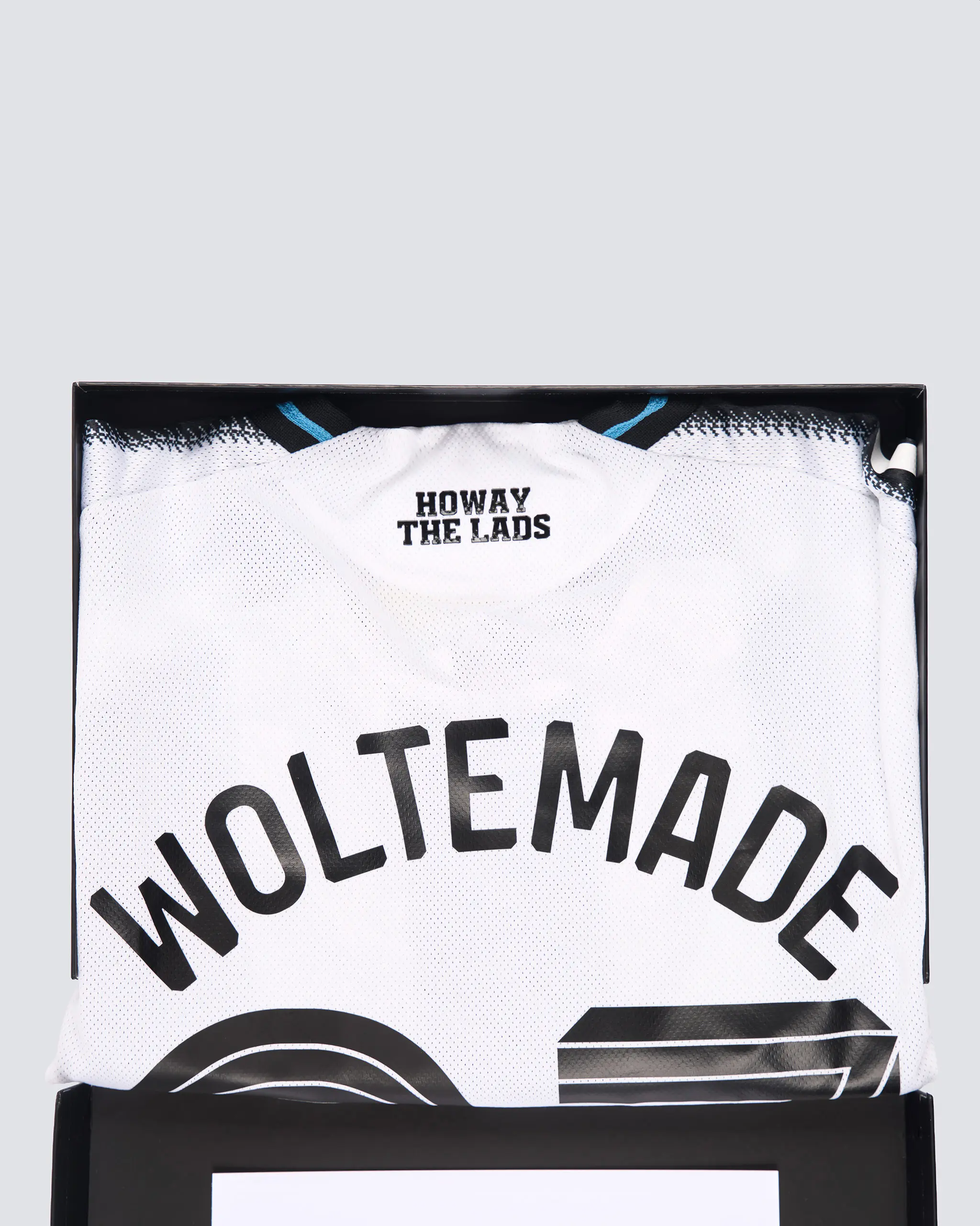 Newcastle United WOLTEMADE 25/26 Boxed Signed Home Shirt - Image 8